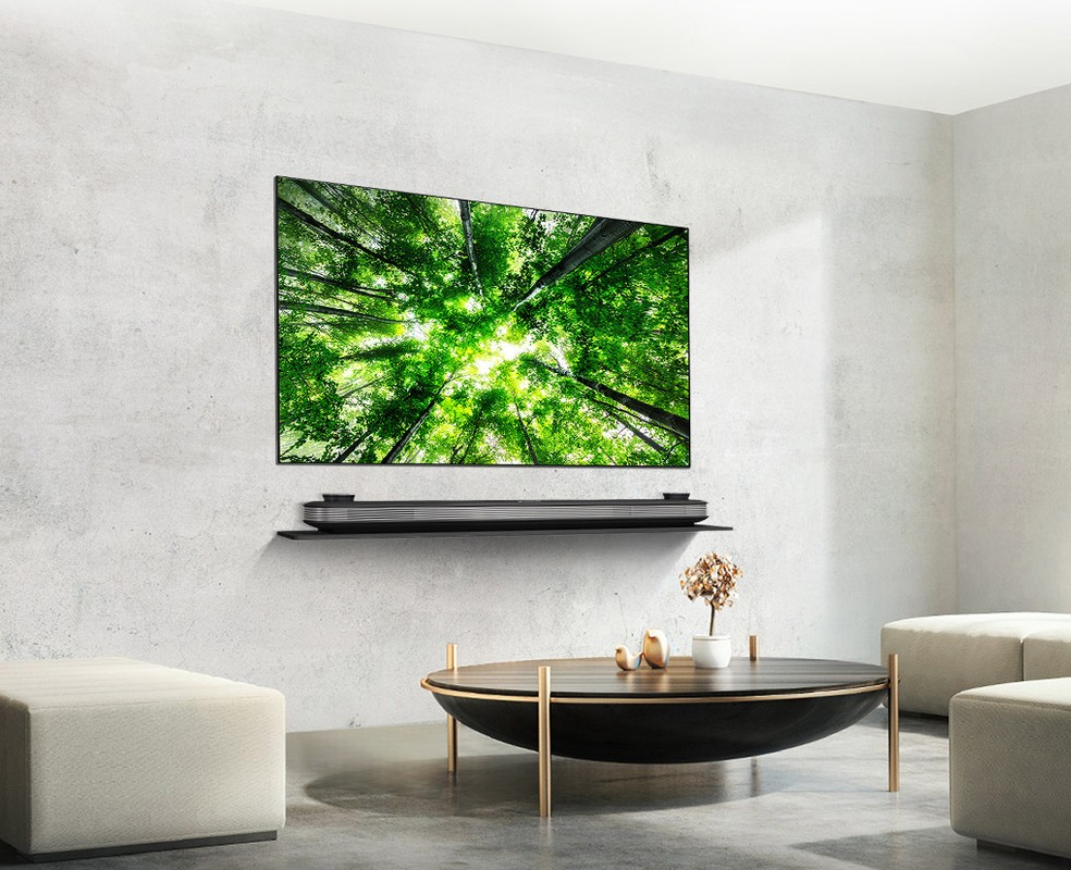 Смарт тв телевизор на кухню с wifi. LG OLED w8. Телевизор LG oled65w8. Плоский телевизор на стену. Телевизор LG на стене.