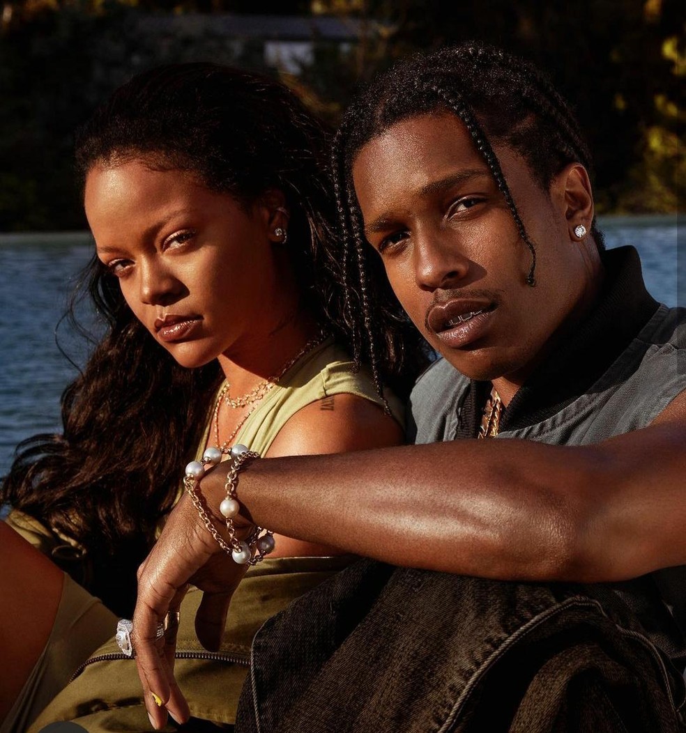 Rihanna e o rapper A$AP Rocky em foto para campanha da marca de cosméticos Fenty Skin, fundada pela cantora — Foto: Reprodução/Instagram