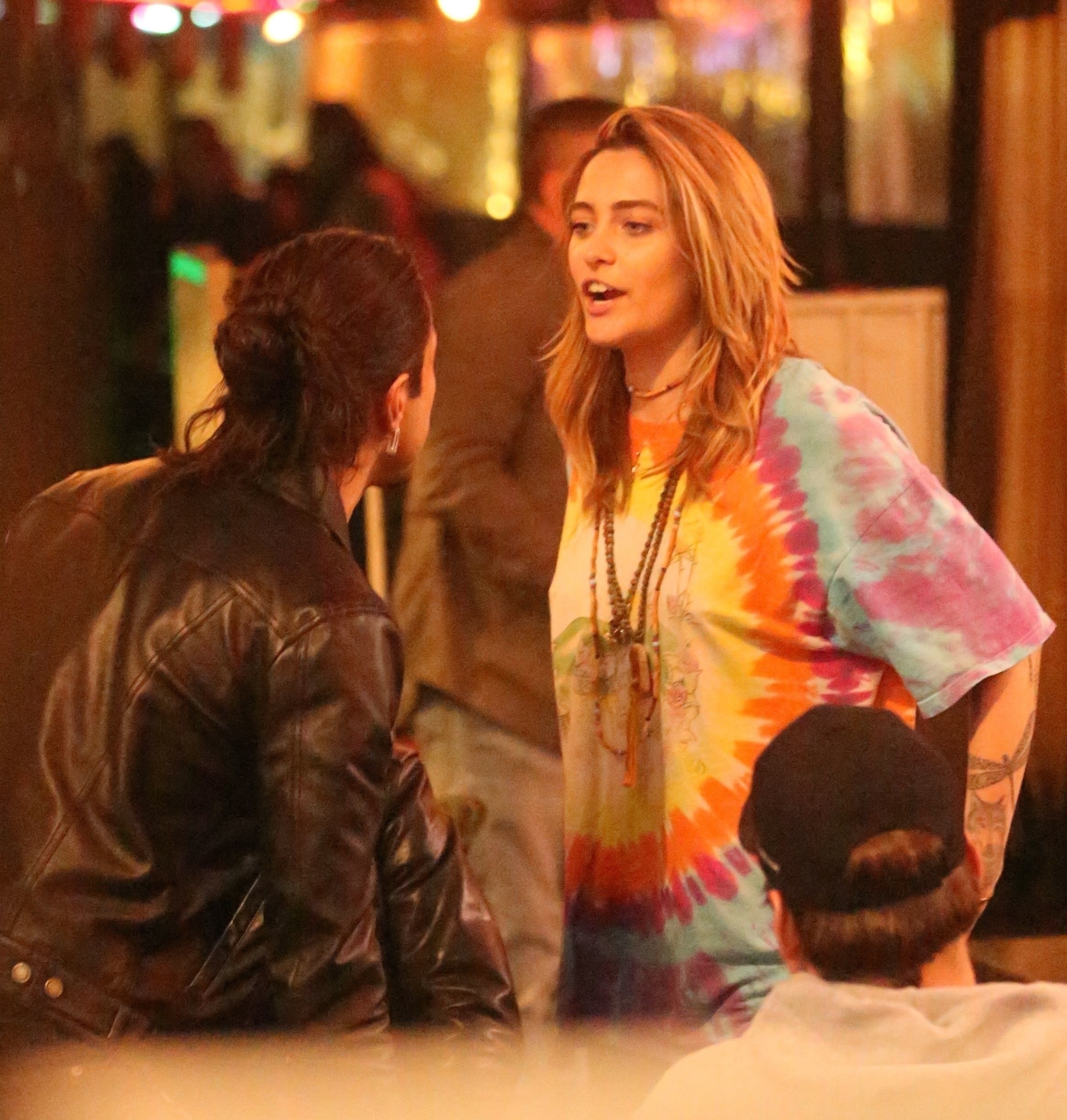 West Hollywood, ca  - Paris Jackson leaves the Roxy with her boyfriend after watching the Bush performance and walks over to the Rainbow Bar & Grill where she runs into her ex boyfriend Andrei Gillott.Pictured: Paris Jackson, Andrei GillotBACKGRID (Foto: Byrdman / BACKGRID)