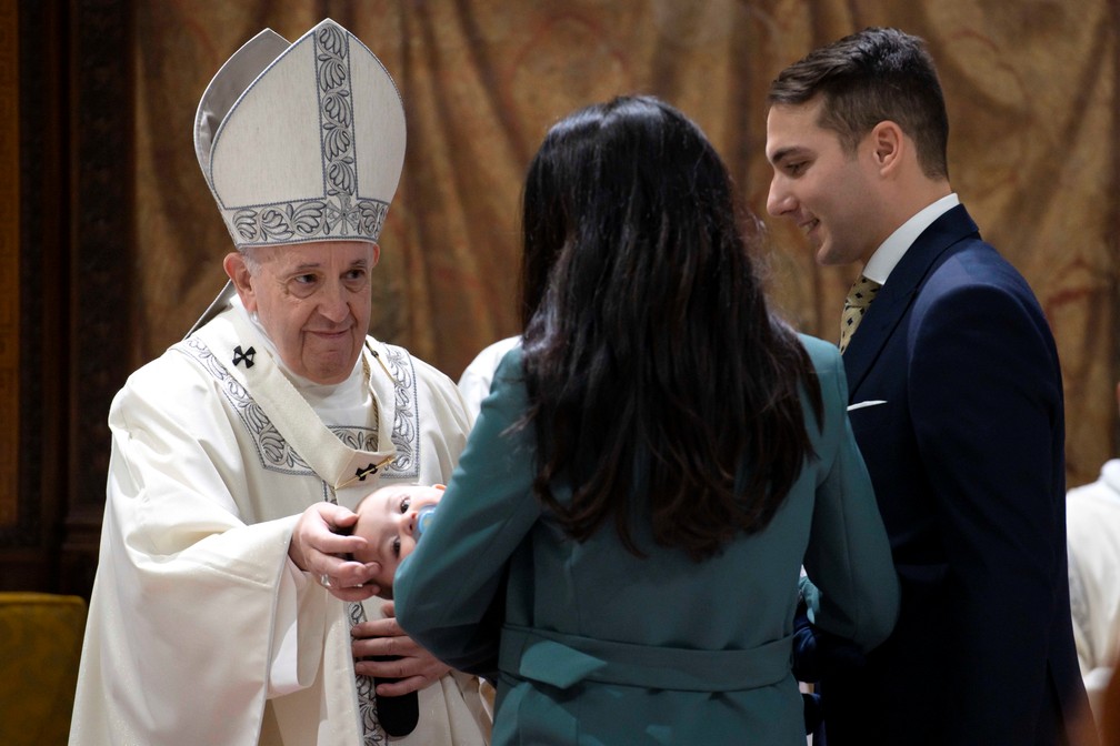 Papa Francisco em cerimônia de batismo no Vaticano, em 12 de janeiro de 2020 — Foto: Divulgação Vaticano/Via Reuters