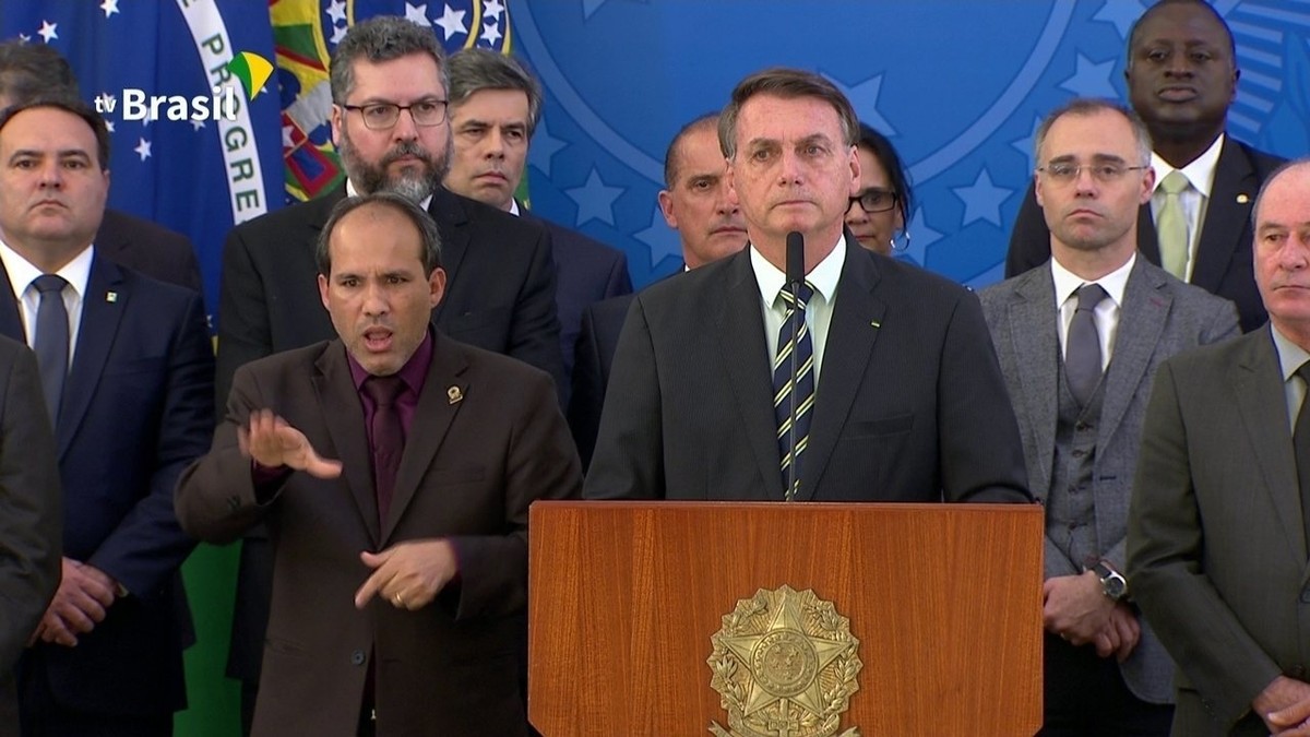 Bolsonaro diz que Moro aceitaria demissão de Valeixo depois de ser indicado para o STF