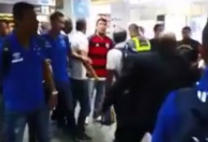 Cruzeiro minimiza incidente com torcedores do Fla em aeroporto