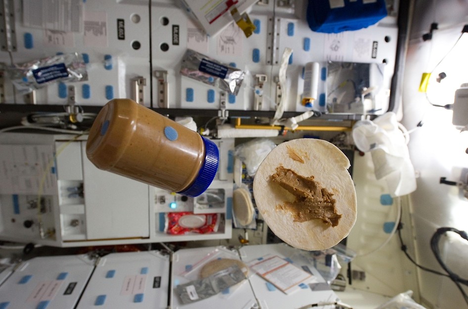 Comidas dos astronautas devem ter alguns cuidados especiais (Foto: Divulgação/NASA)