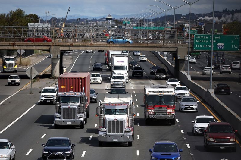 Aumento do diesel está afetando transporte de carga nos Estados Unidos. (Foto: Getty Images via BBC News)