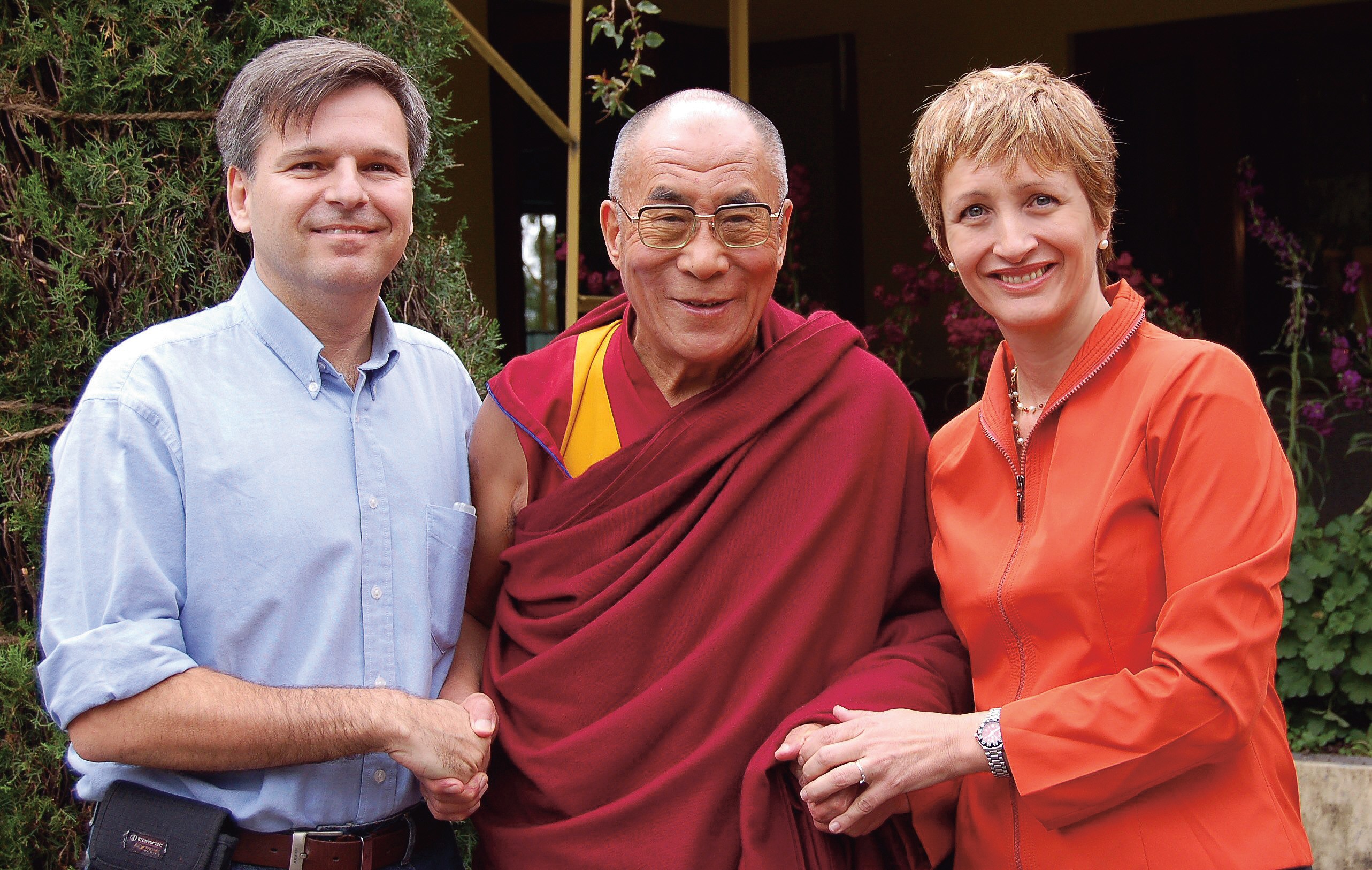 Sônia Bridi e Paulo Zero com Dalai Lama (Foto: Arquivo pessoal)