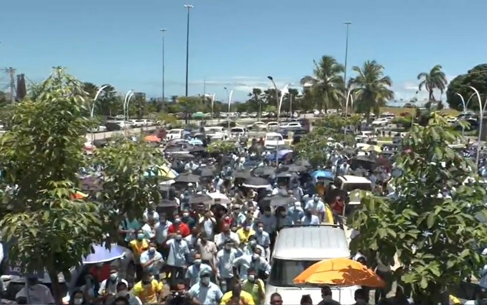 Funcionários da Ford na Bahia fazem novo protesto, após anúncio de encerramento das atividades da montadora no Brasil — Foto: Reprodução/TV Bahia