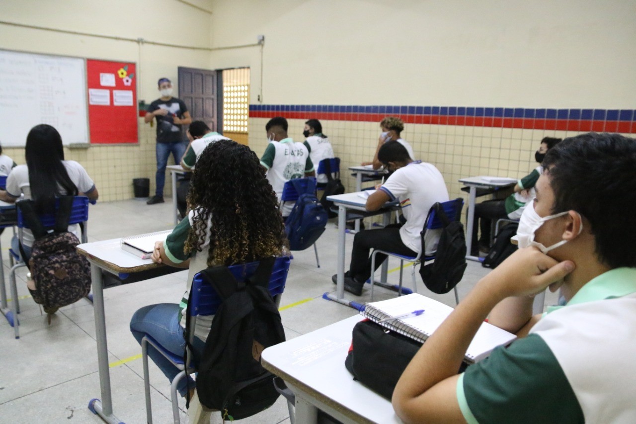 Ideb 2021: índice de Pernambuco tem queda nos anos iniciais e ensino médio, e sobe 0,1 ponto nos anos finais