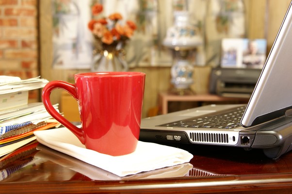 escritório_home office_casa_computador (Foto: Shutterstock)