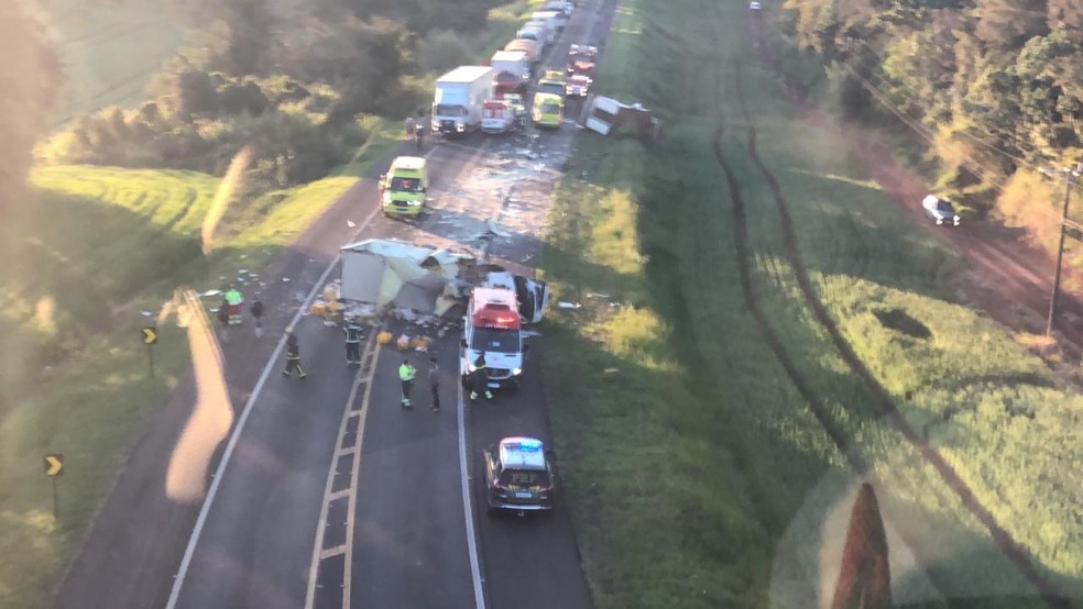 Cinco pessoas ficam feridas em acidente em Céu Azul, na BR-277 — Foto: Divulgação/Samu 