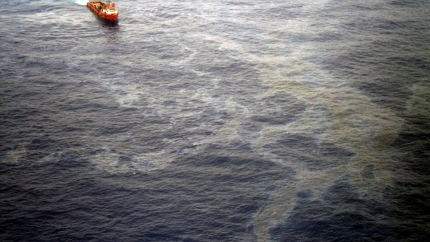 Vazamento da Chevron na Bacia de Campos (Foto: Agência Brasil)