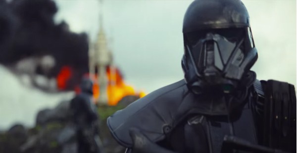 Um misterioso Stormtrooper de armadura preta no trailer de 'Star Wars: Rogue One' (Foto: Divulgação)