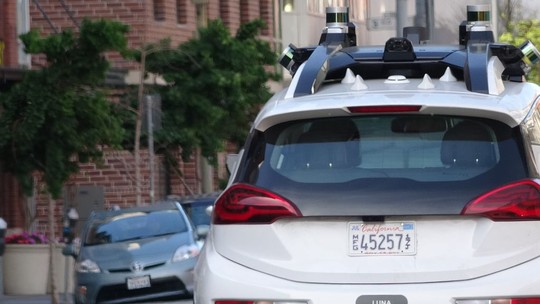 Robôs-táxis causam onda de bloqueios  no trânsito de São Francisco e alarmes falsos para a polícia