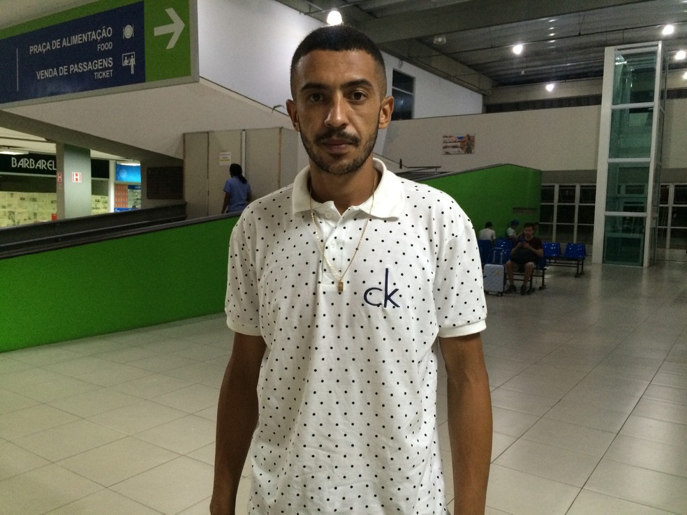 Jefferson é barbeiro e vendeu equipamentos para jogar no Força e Luz (Foto: Leonardo Erys/GloboEsporte.com)