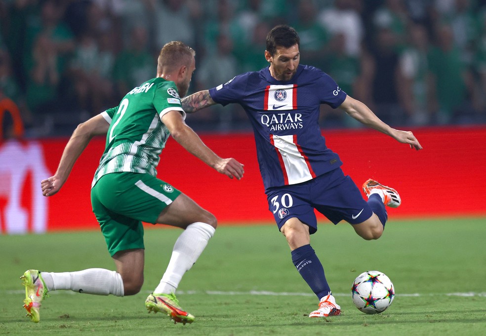 Messi em jogo da Liga dos Campeões — Foto: Ronen Zvulun/Reuters