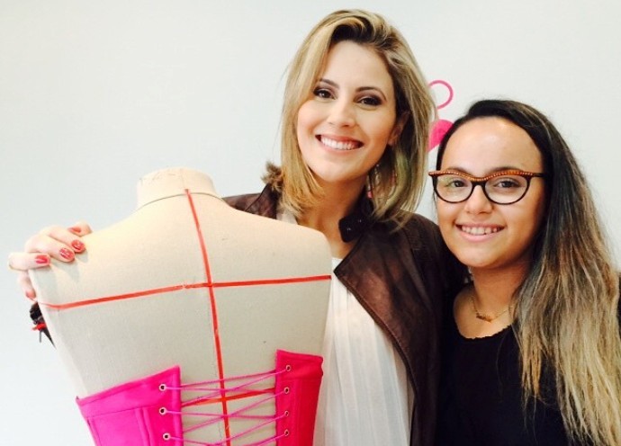 Jessica Leão e a estilista Isabella Cassi (Foto: Reprodução / TV Diário)