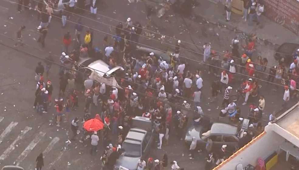 Rua é tomada por baile funk na Zona Leste de SP — Foto: Reprodução TV Globo