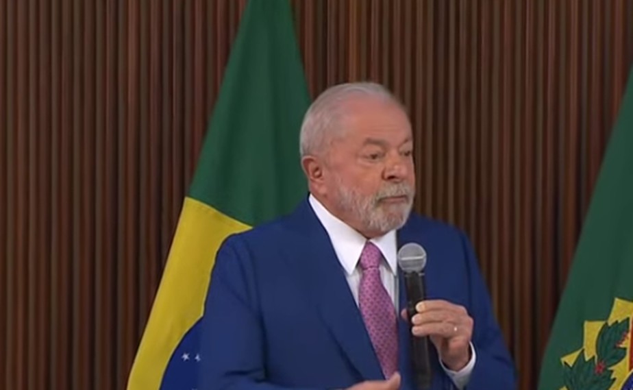 Lula discursa antes de primeira reunião com os 37 ministros