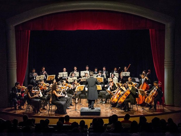 G1 - Orquestra toca Réquiem de Mozart no Dia de Finados em igreja