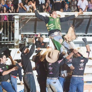 G1 - Axé e sertanejo animam público na última noite do Rodeio de Americana  - notícias em Festa do Peão de Americana 2015