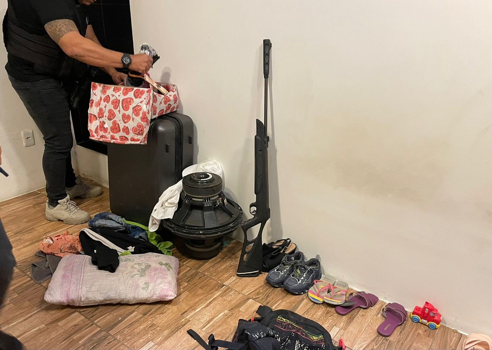 Policiais militares são presos durante operação contra sequestros, em Salvador e região — Foto: Polícia Civil/Tony Silva