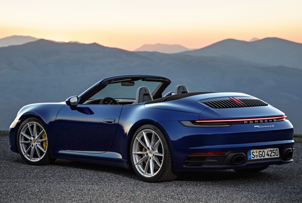 911 Cabriolet tem traseira alta e mantÃ©m lanterna inteiriÃ§a â€” Foto: DivulgaÃ§Ã£o/Porsche