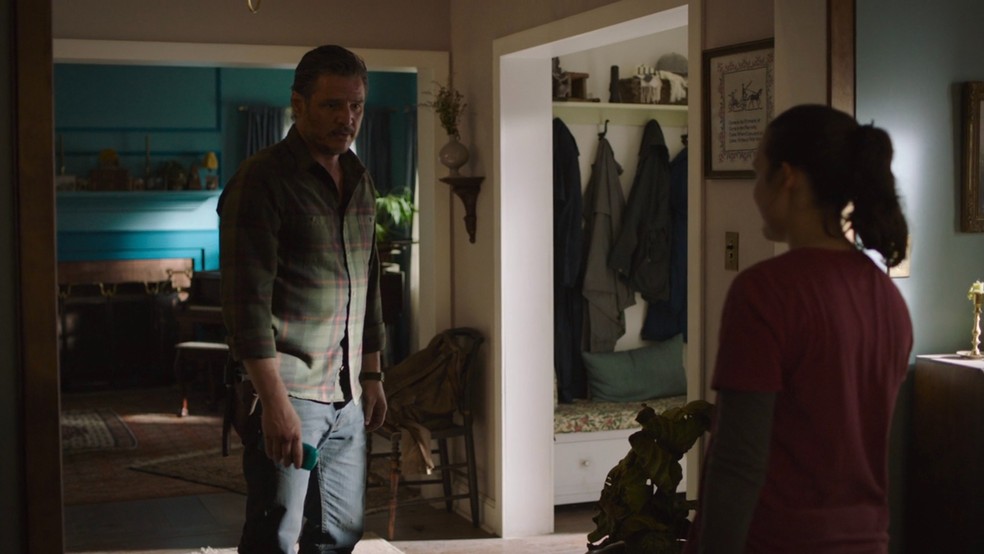 Herdadas de Bill e Frank, as roupas usadas por Joel e Ellie no final do terceiro episódios são idênticas às da dupla no game — Foto: Reprodução/Hbo Max