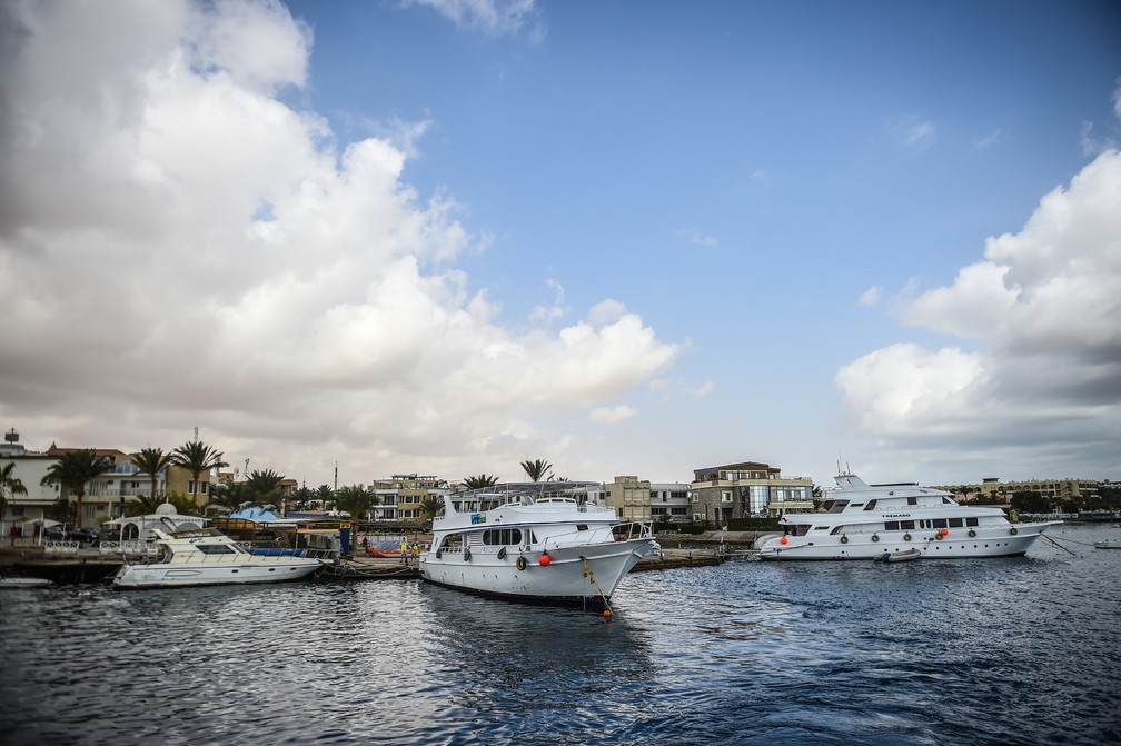 Barcos e iates na marina Hurghada, no Egito, cidade onde o turismo estÃ¡ ameaÃ§ando a biodiversidade marinha â Foto: Mohamed El-Shahed/G1