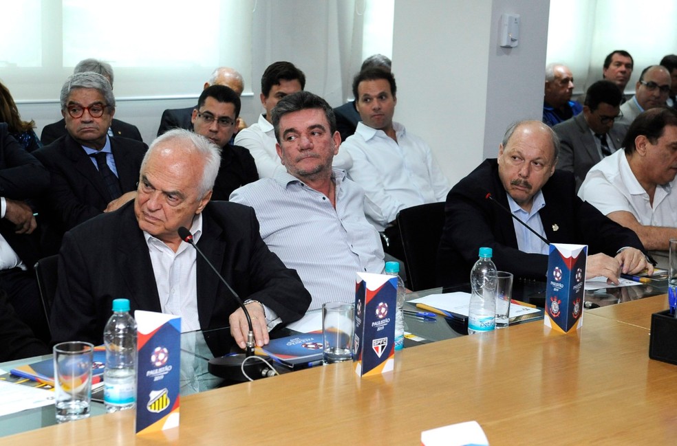 Presidentes Leco (esq) e José Carlos Peres (dir), de São Paulo e Santos, têm boa relação — Foto: Rodrigo Corsi/FPF