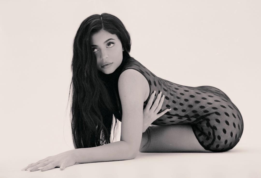 Kylie Jenner bomba a internet em ensaio sensual de vestido transparente (Foto: Reprodução/Instagram)