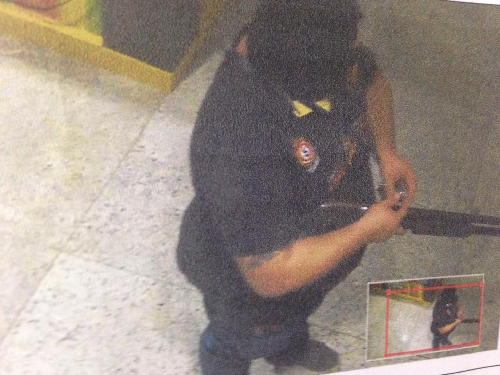 Imagens foram registradas por câmeras de segurança dentro do shopping, em Campina Grande — Foto: PF/Divulgação