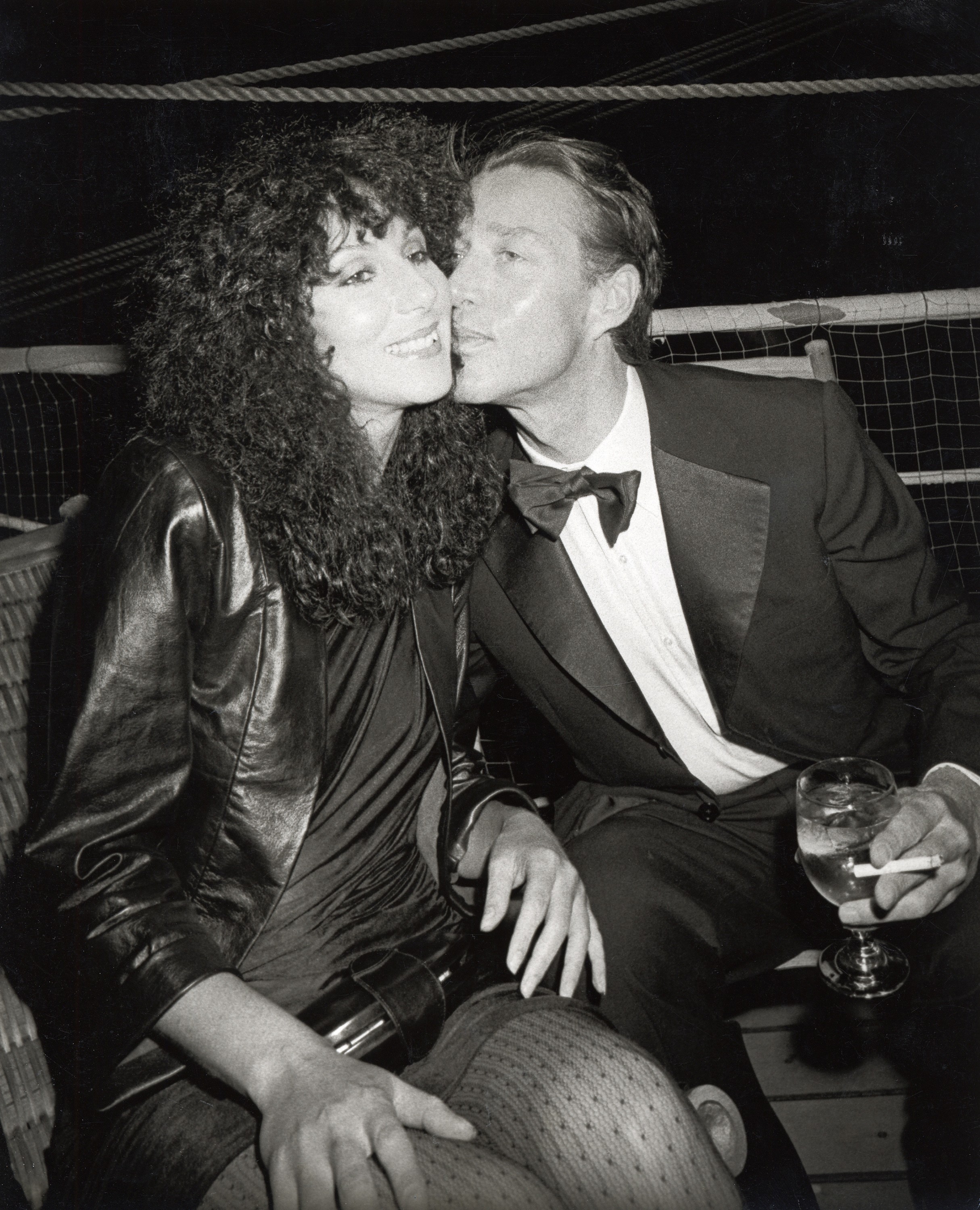 Cher e Halston (Foto: Ron Galella/Ron Galella Collection via Getty Images)