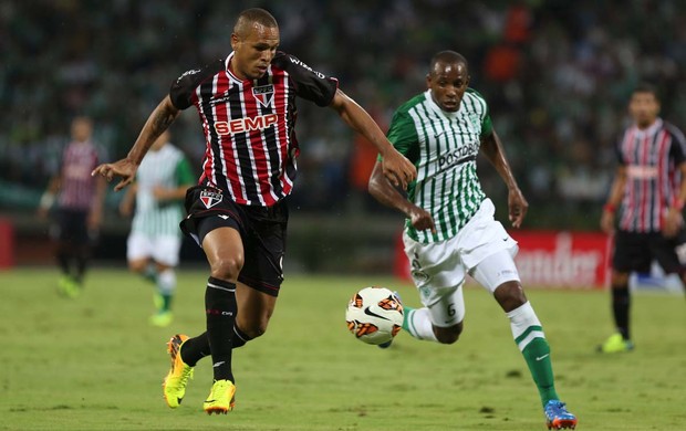 Fora de forma, Luis Fabiano admite que está sofrendo para jogar