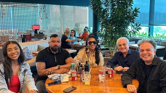 Ludmilla tem almoço de negócios com Roberto Medina em shopping no Rio