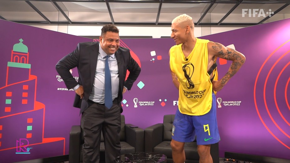 Richarlison ensinou Ronaldo a fazer a 'Dança do Pombo'