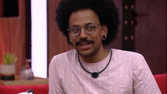 No BBB21, Gilberto elogia Irandhir Santos e Juliette ...