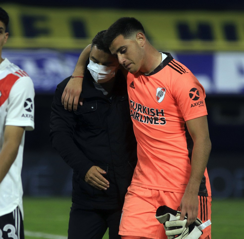 Marcelo Gallardo ao lado de Alan Díaz: River Plate tenta inscrever jovem goleiro de forme emergencial — Foto: Getty Images