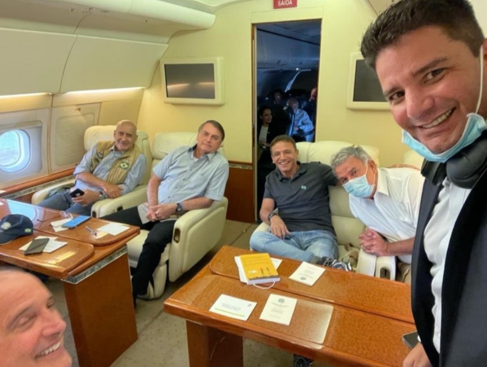 Governador do Acre, Gladson Cameli, publica foto em redes sociais de voo com presidente Jair Bolsonaro nesta quarta (22) — Foto: Reprodução/Redes Sociais