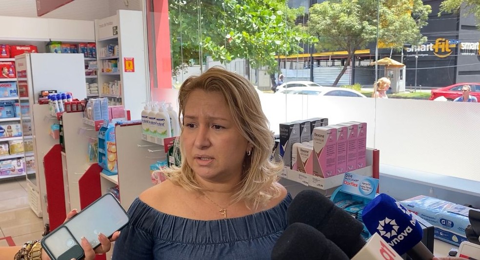 Simone Cristina contou como foi assalto ocorrido em farmácia no Recife — Foto: Reprodução/WhatsApp