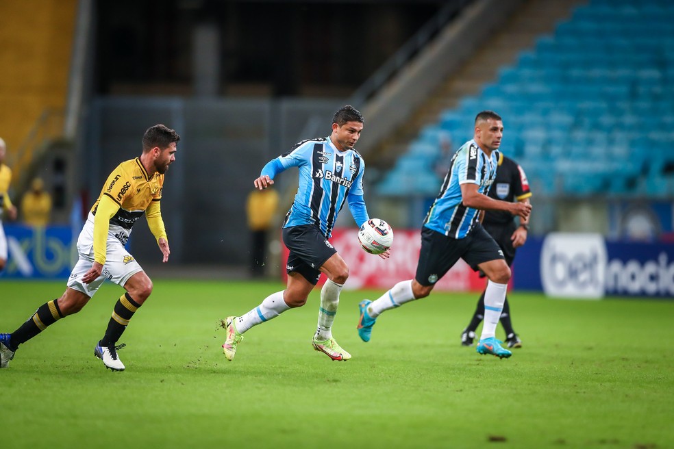 Elkeson e Diego Souza tiveram atuação apagada no comando do ataque — Foto: Lucas Uebel / Grêmio FBPA