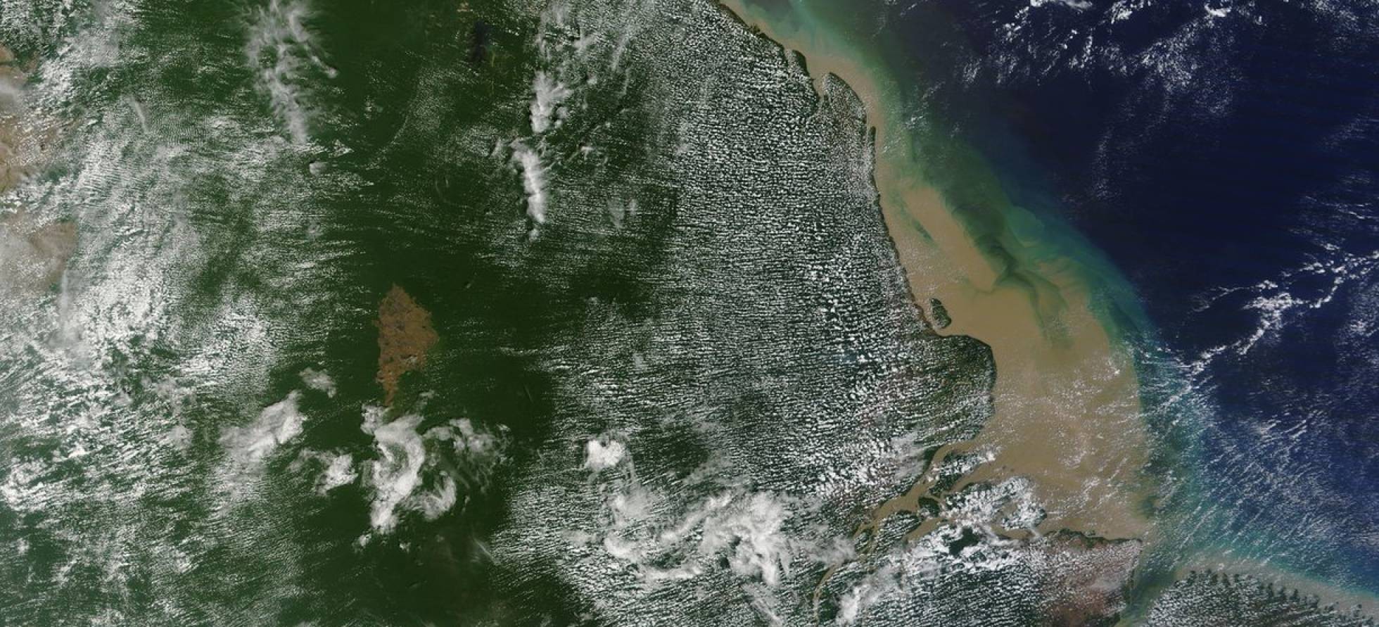 Região do grande recife de coral registrada via satélite (Foto: Reprodução/Nasa)