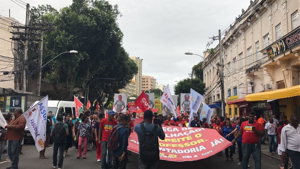 Grupo realiza protesto no centro de Salvador (Foto: Alan Tiago Alves/G1 Bahia)