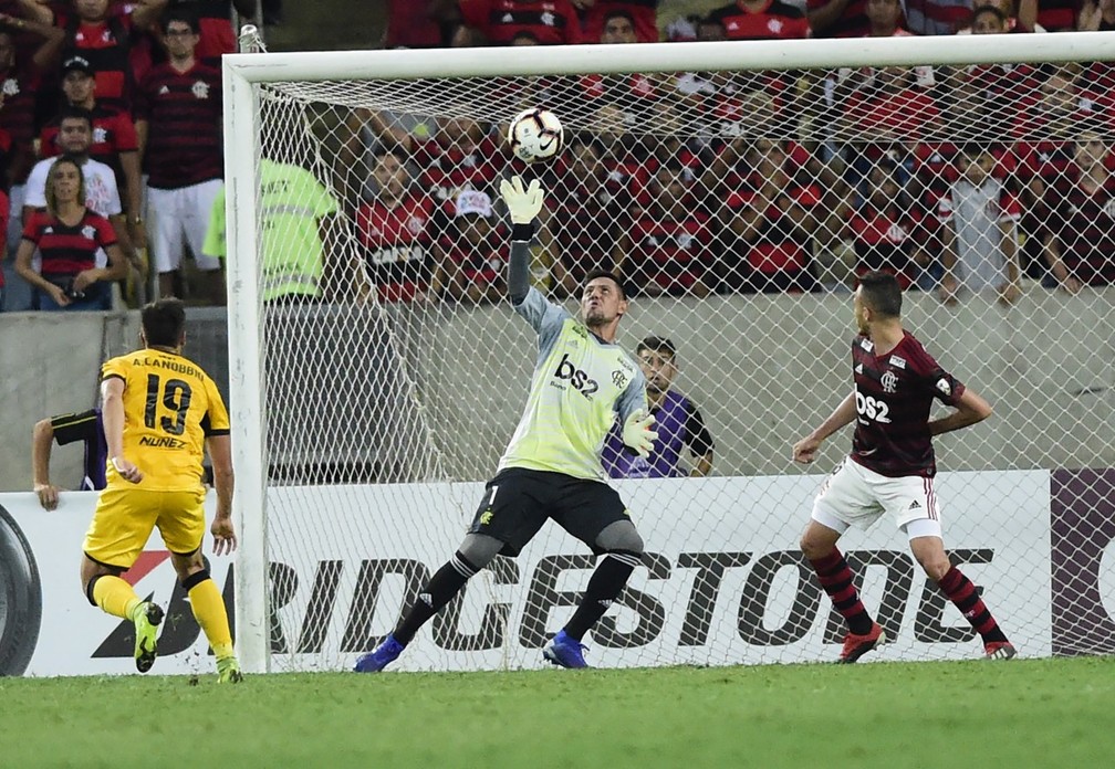 Diego Alves tem sido um dos destaques do Flamengo na Libertadores &mdash; Foto: Andr&eacute; Dur&atilde;o/GloboEsporte.com