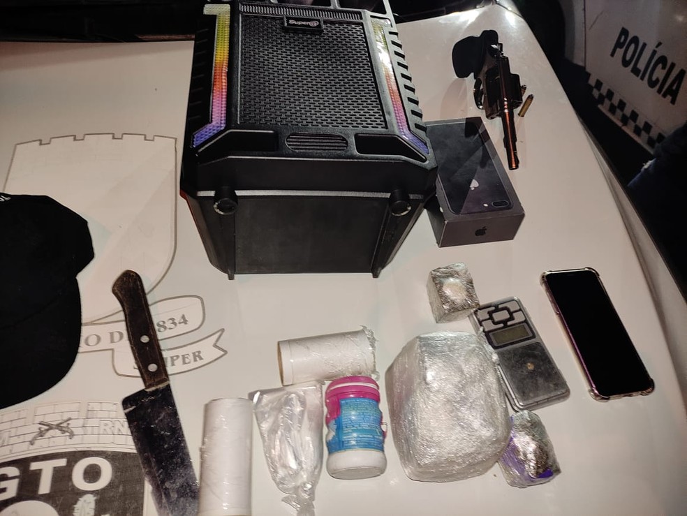 Ap&oacute;s assaltar loja de eletr&ocirc;nicos, criminosos queimam carro que usaram para fuga no interior do RN &mdash; Foto: Divulga&ccedil;&atilde;o