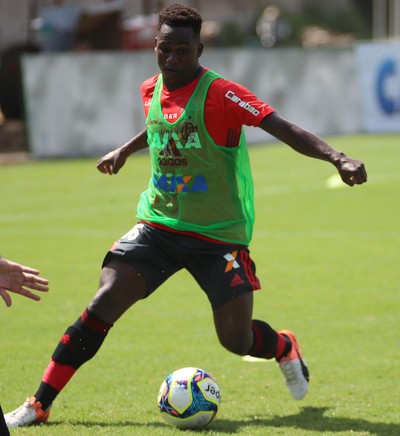 Quem é Otacílio? Ex-gordinho, Cafu trabalha pesado nas férias e volta fino