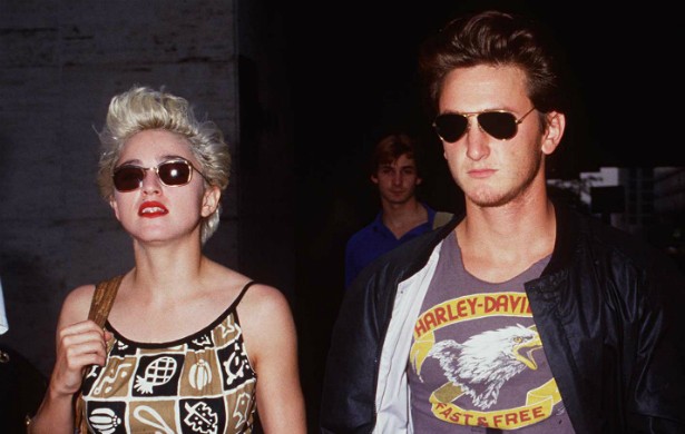 O casamento de Sean Penn e Madonna teve momentos extremamente turbulentos nos anos 80. Certa vez, num aceso de raiva, ele espancou a rainha do pop, que por sua vez denunciou o então marido. Sean se assumiu culpado. (Foto: Getty Images)
