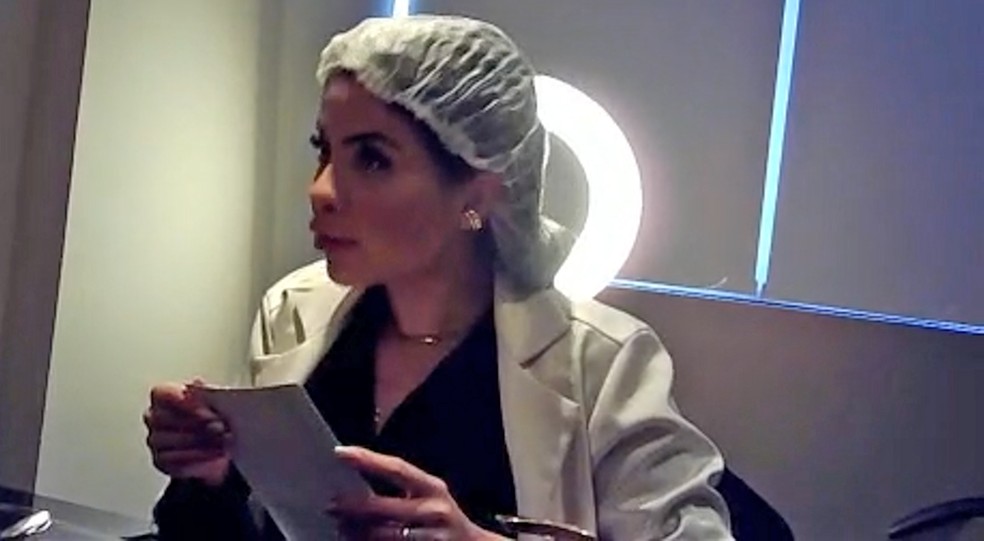 Ana Carolina foi filmada durante uma consulta — Foto: Reprodução/TV Globo