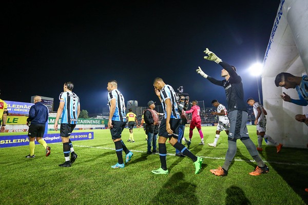 Jogadores do Grêmio em partida do primeiro turno da Série B (Foto: Lucas Uebel/Gremio FBPA)