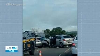 Cinco pessoas ficam gravemente feridas após batida entre carros em Rio dos Bois