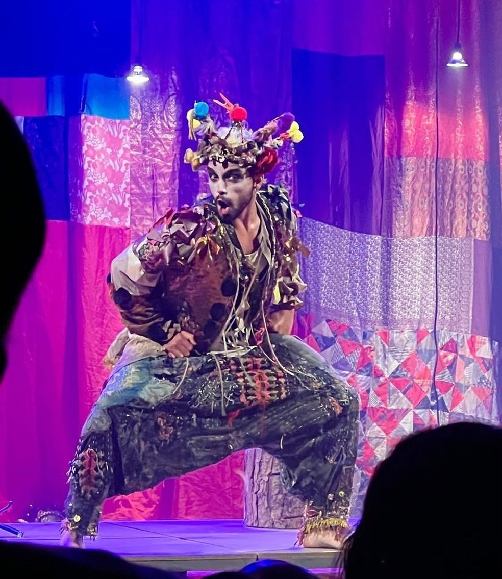 Rodrigo Simas no teatro em Prazer, Hamlet &mdash; Foto: Reprodu&ccedil;&atilde;o/ Instagram