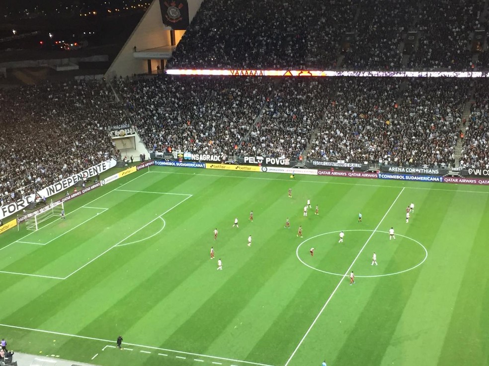 Muriel cobra tiro de meta longo — Foto: Felipe Siqueira